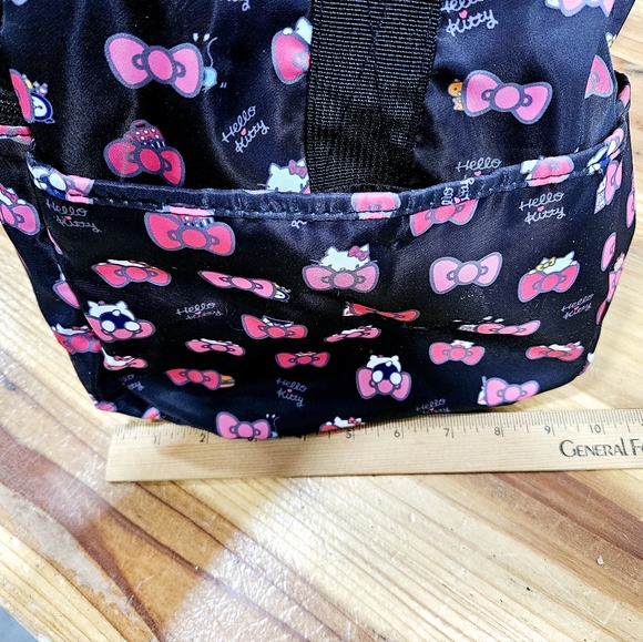 NWOT Hello Kitty Sanio Duffle Overnight Bag Tote - Picture 7 of 13